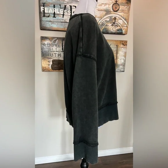 H&M Oversized Sweatshirt - Picture 2 of 5